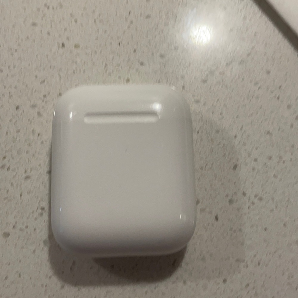 AUTHENTIC APPLE AIR PODS!